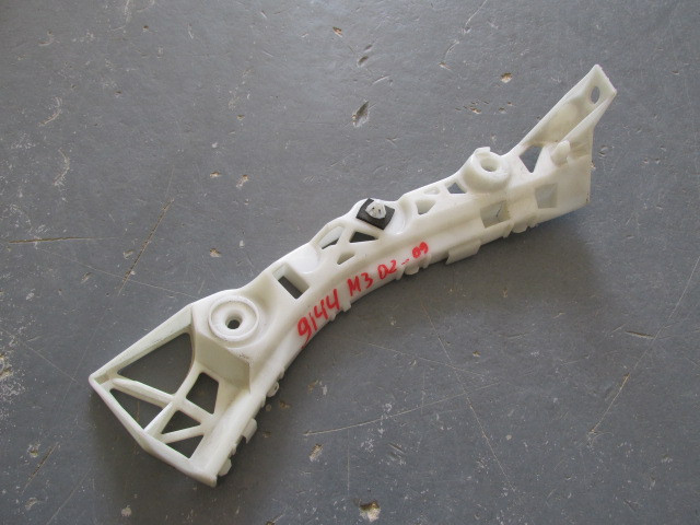 Направляющая заднего бампера Mazda 3 (BK) 2003-2009