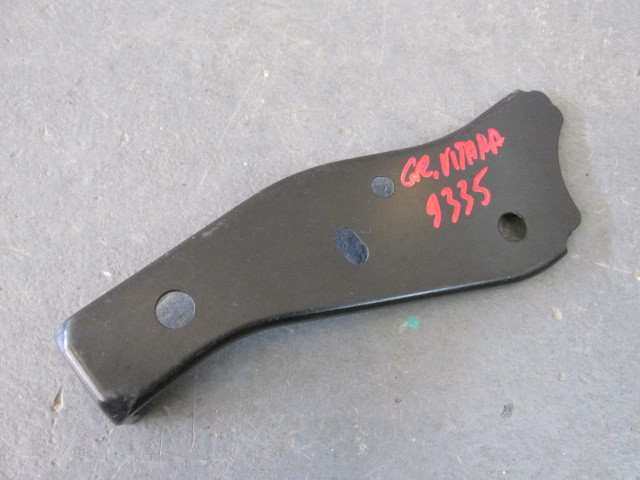 Кронштейн крепления левого крыла Suzuki Grand Vitara 2006>