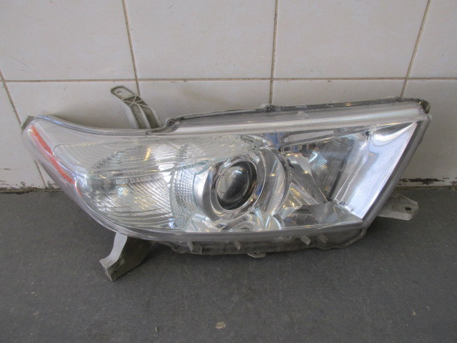 Фара правая Toyota Highlander II 2007-2013