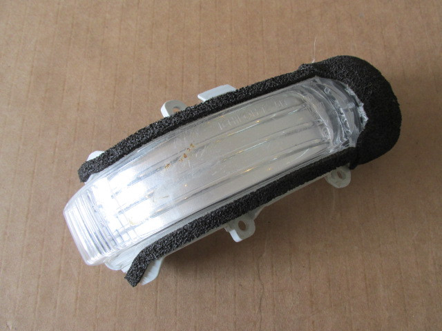 Повторитель указателя поворота Toyota Corolla E15 2006-2013