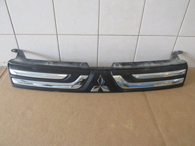 Решетка радиатора Mitsubishi Outlander 2012>