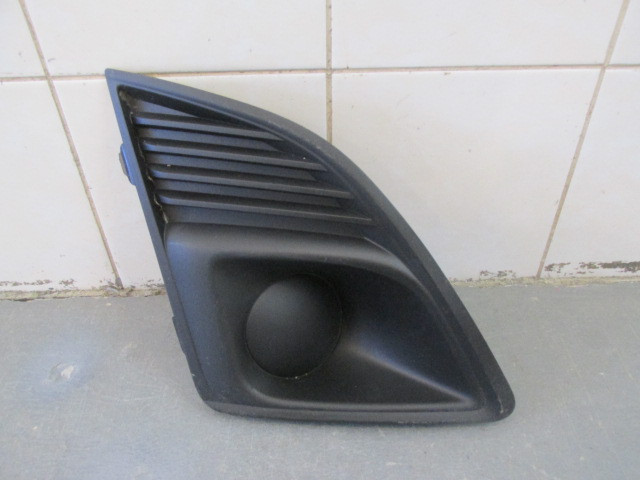 Решетка в бампер правая Chevrolet Cruze 2009>