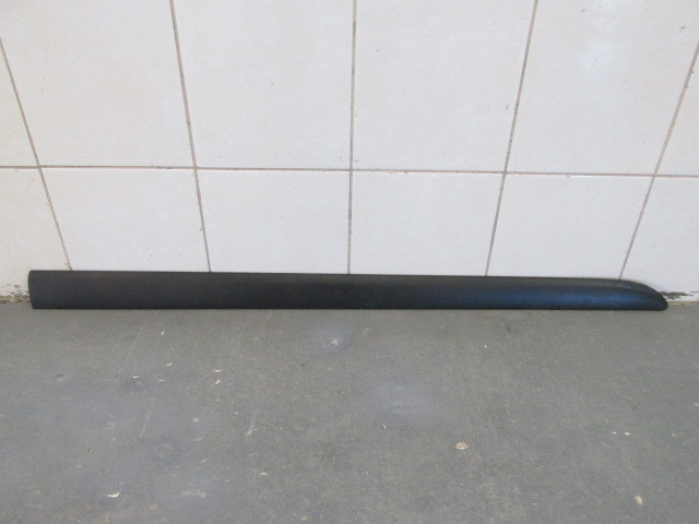 Молдинг двери передней правой Skoda Fabia 2007-2015