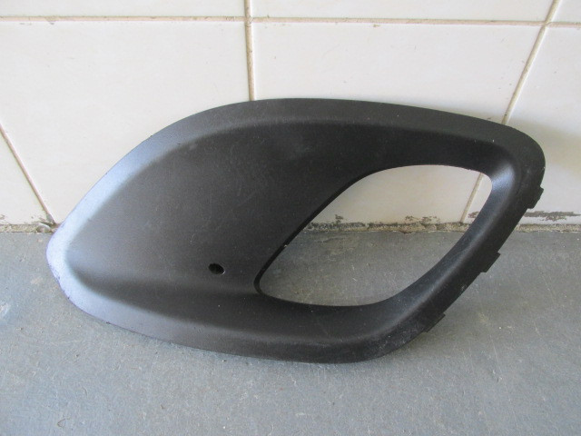 Решетка в бампер левая Kia Picanto 2011>