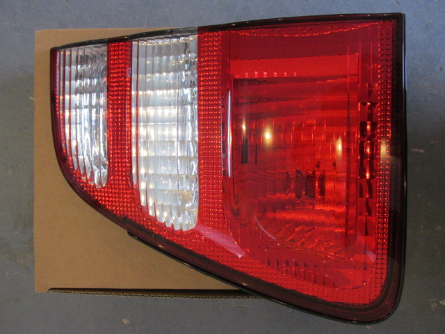 Фонарь задний внутренний правый Toyota Land Cruiser (100) 1998-2007