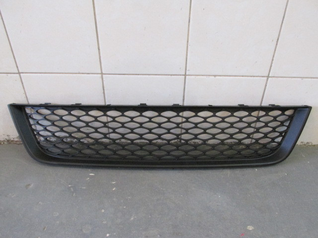 Решетка в бампер центральная Kia Picanto 2005>