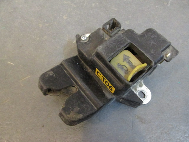 Замок багажника Kia Cerato 2009-2013