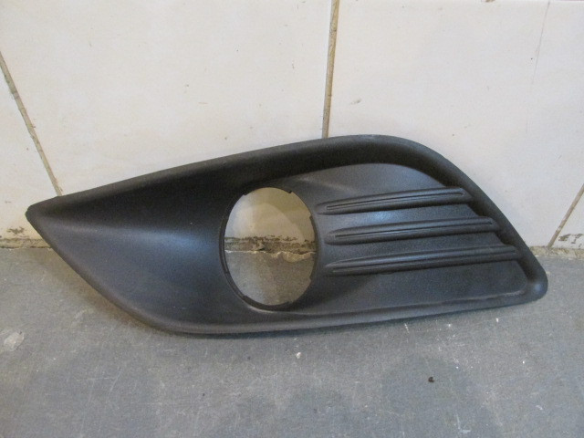 Решетка в бампер левая Ford Focus II 2008-2011