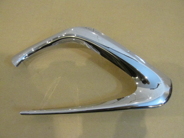 Молдинг центральной решетки Toyota Camry V50 2011-2018