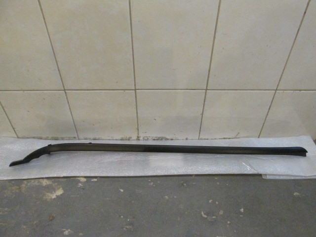 Молдинг лобового стекла Toyota Highlander III 2013>