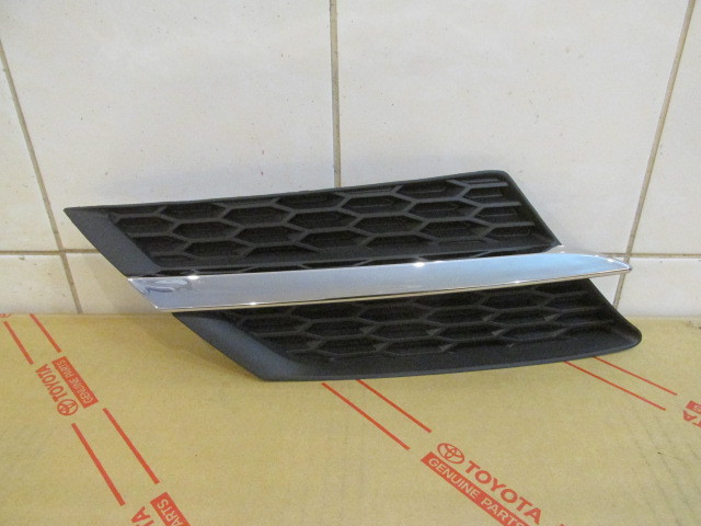 Решетка радиатора Toyota RAV 4 2013-2019