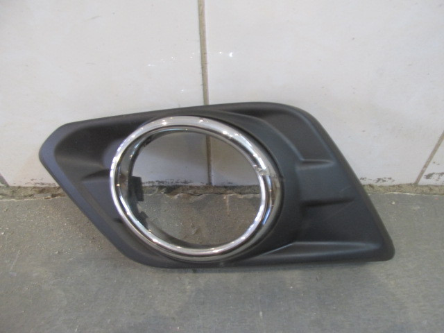 Решетка в бампер левая Nissan X-Trail (T32) 2014>