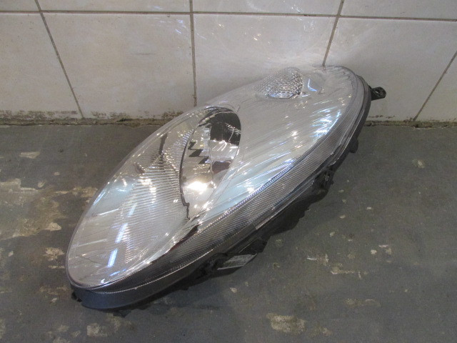 Фара правая Nissan Micra (K12) 2002-2010