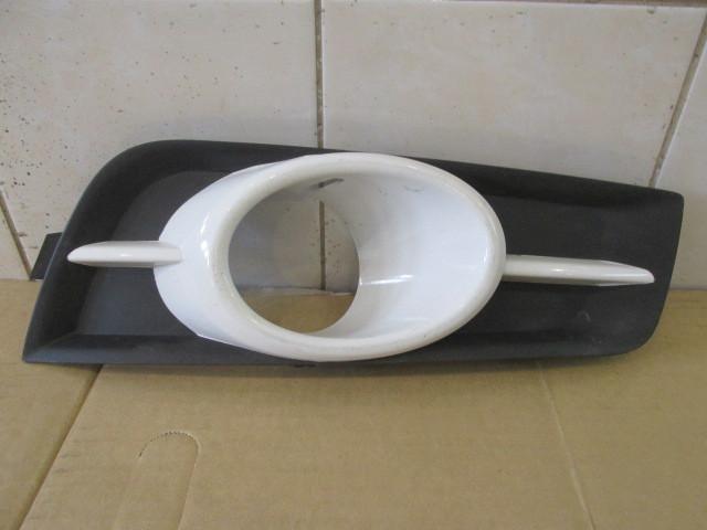 Решетка в бампер правая Chevrolet Cruze 2009>