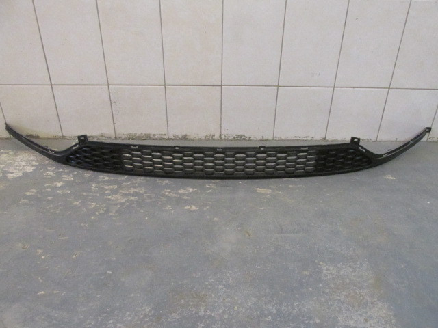 Решетка в бампер центральная Kia Cerato 2013-2018