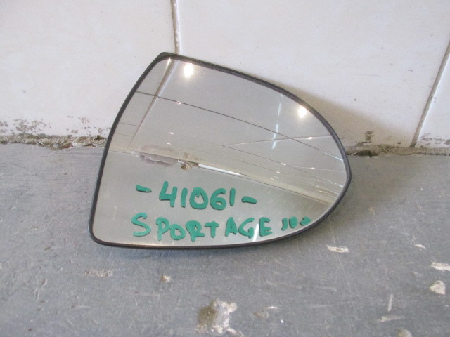 Стекло зеркала правого Kia Sportage 2010-2015