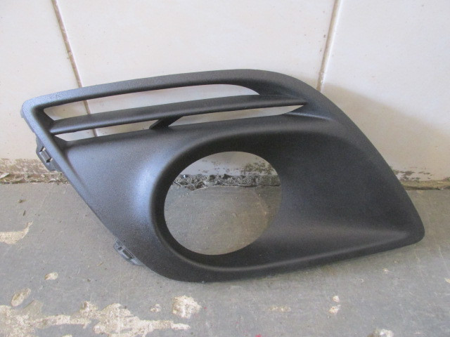 Решетка в бампер правая Volvo XC60 2008-2017