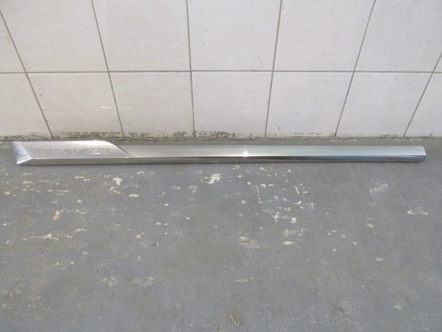 Молдинг двери передней левой Cadillac Escalade IV 2015>