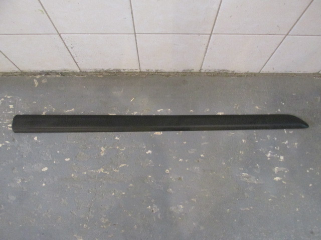 Молдинг двери передней правой Skoda Yeti 2009-2018