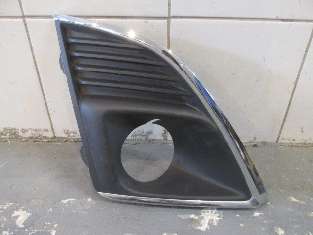 Решетка в бампер правая Chevrolet Cruze 2009>