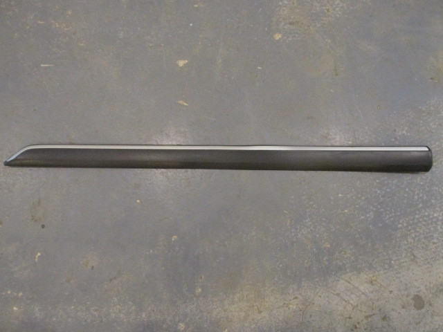 Молдинг двери передней левой Skoda Yeti 2009-2018