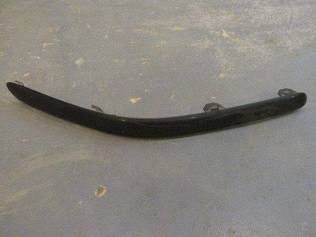 Молдинг переднего бампера Toyota Avensis II 2003-2008