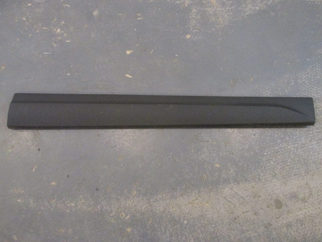 Накладка двери передней правой Audi Q5 2008-2017