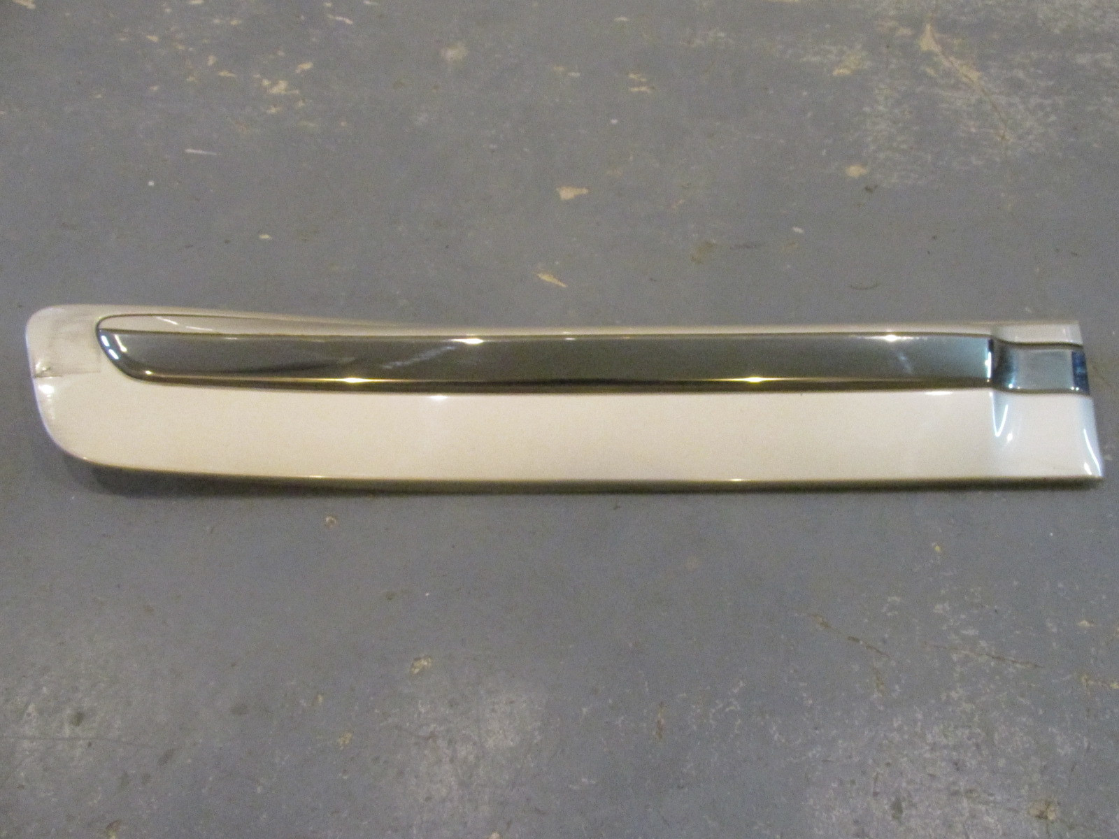 Молдинг двери задней правой Lexus LX 570 (URJ200) 2007>