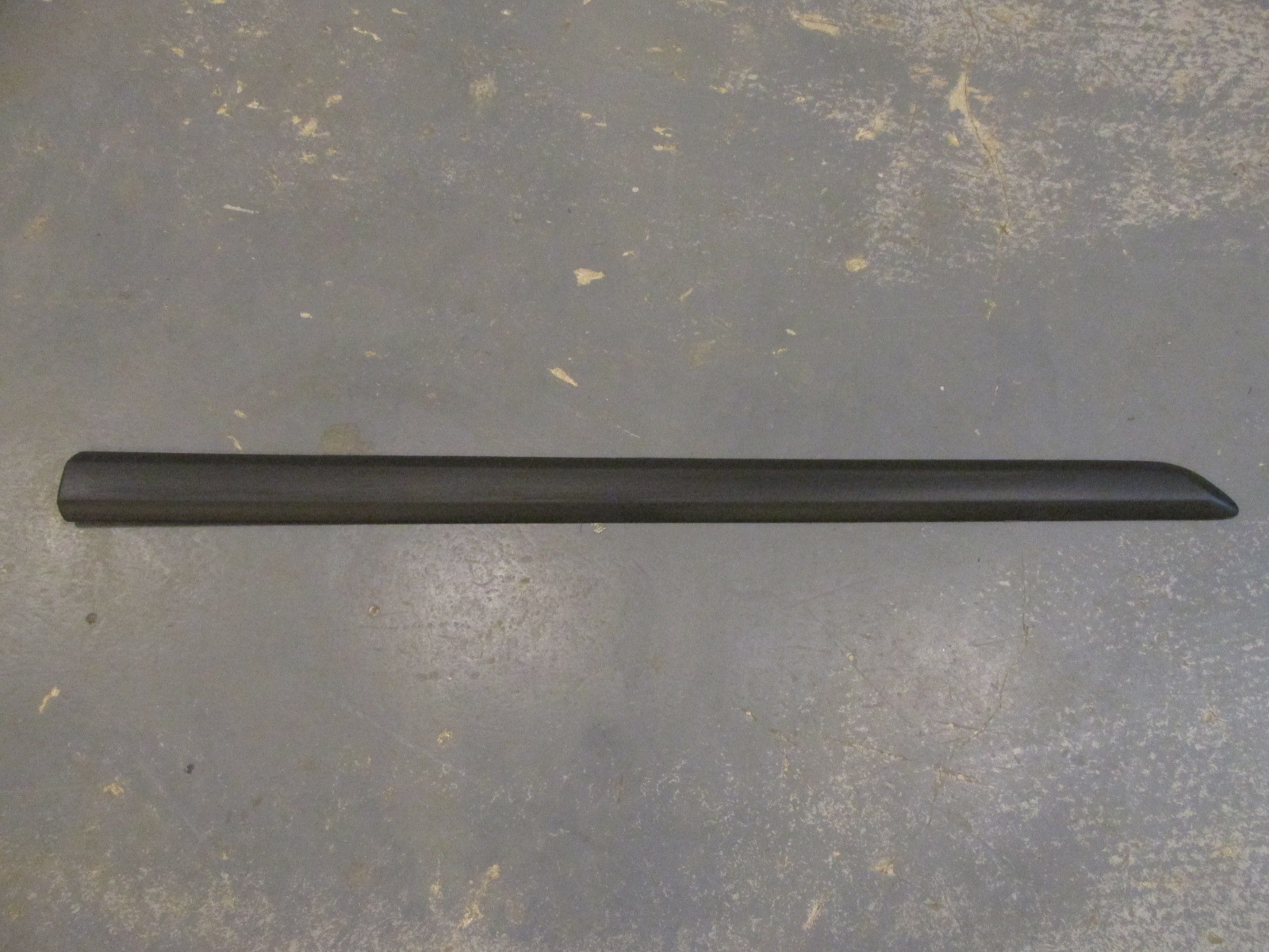 Молдинг двери передней правой Skoda Yeti 2009-2018