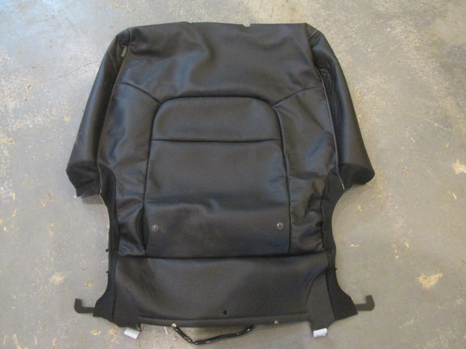 Обшивка сиденья Toyota Land Cruiser (200) 2008>