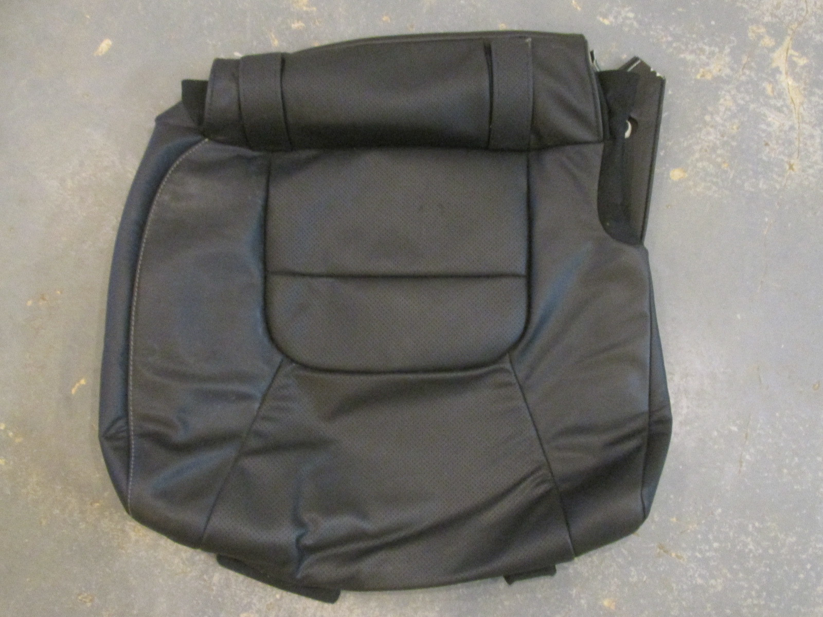 Обшивка сиденья Toyota Land Cruiser (200) 2008>