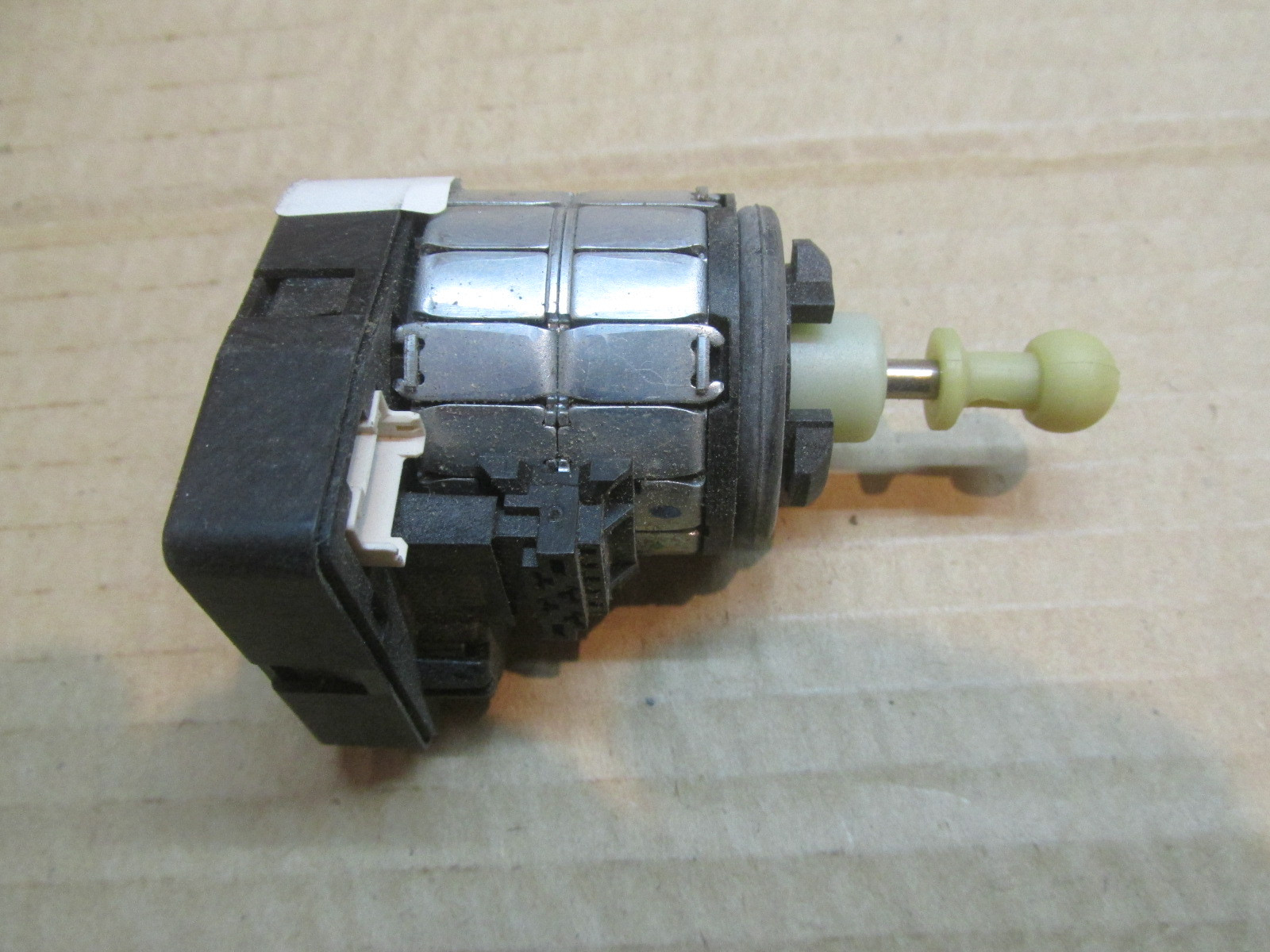 Моторчик корректора фары Porsche Cayenne 2010-2017