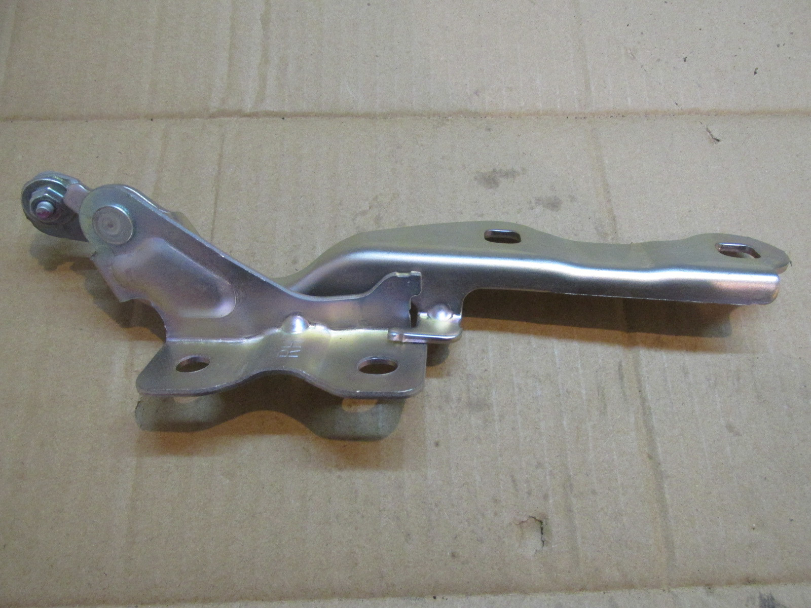 Петля капота правая Chevrolet Cruze 2009>