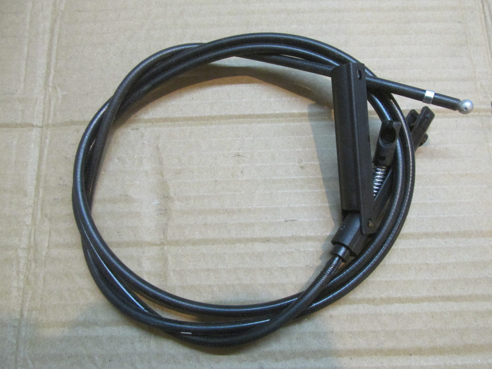 Трос открывания капота Skoda Octavia II (A5 1Z) 2004-2013