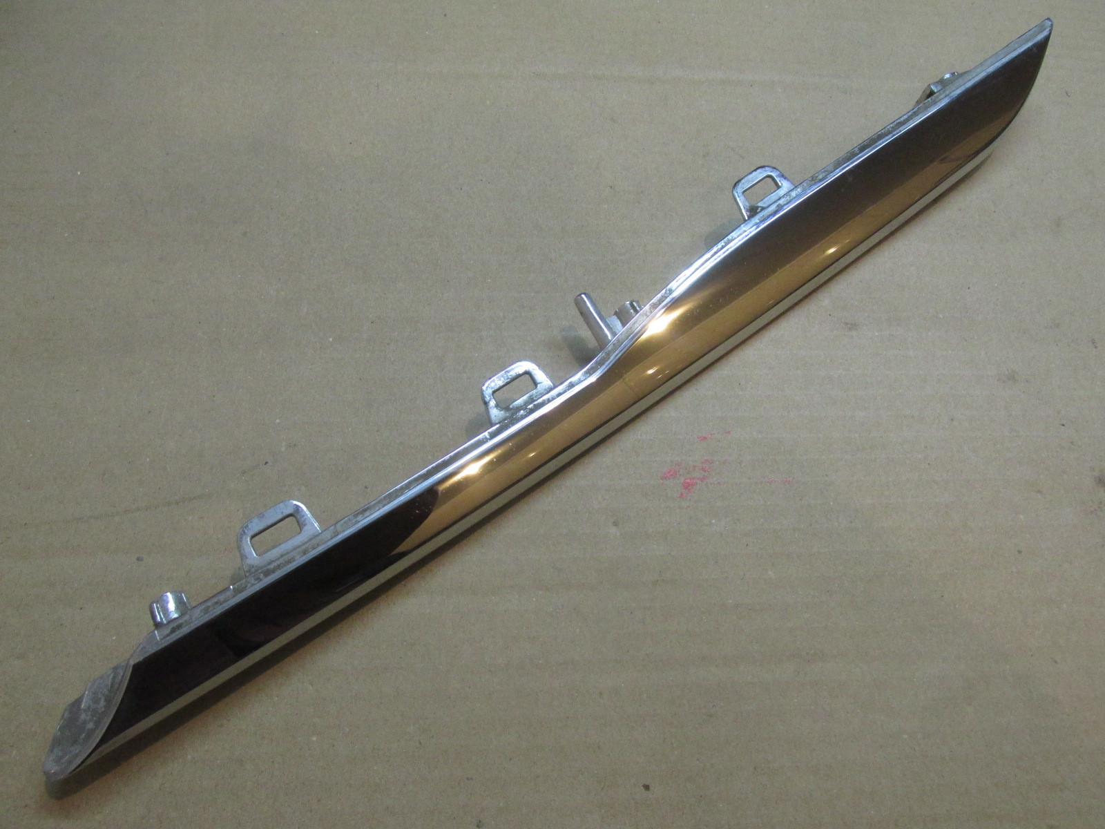 Молдинг решетки радиатора Hyundai Solaris 2010-2017