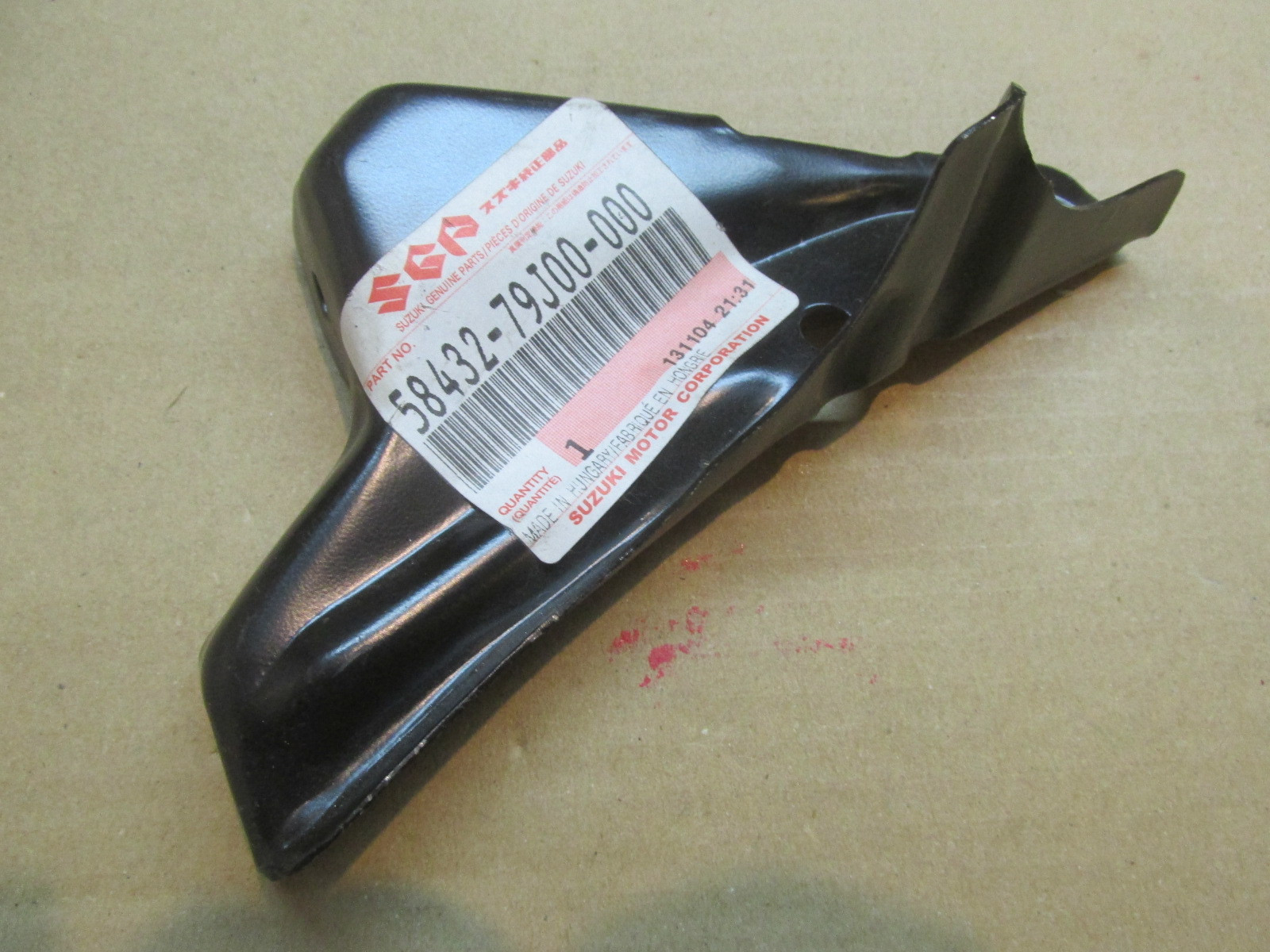 Кронштейн крепления левого крыла Suzuki SX4 2006-2013