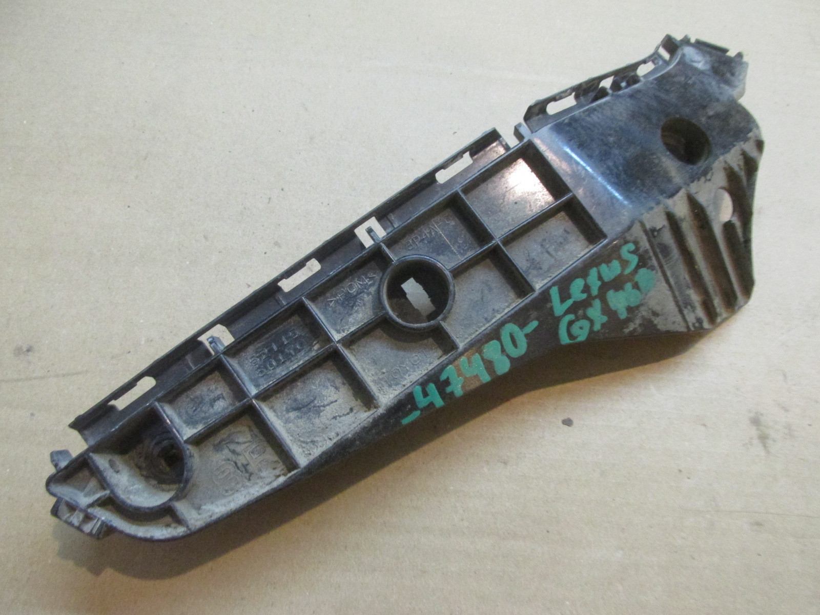 Направляющая переднего бампера Lexus GX 460 2009>