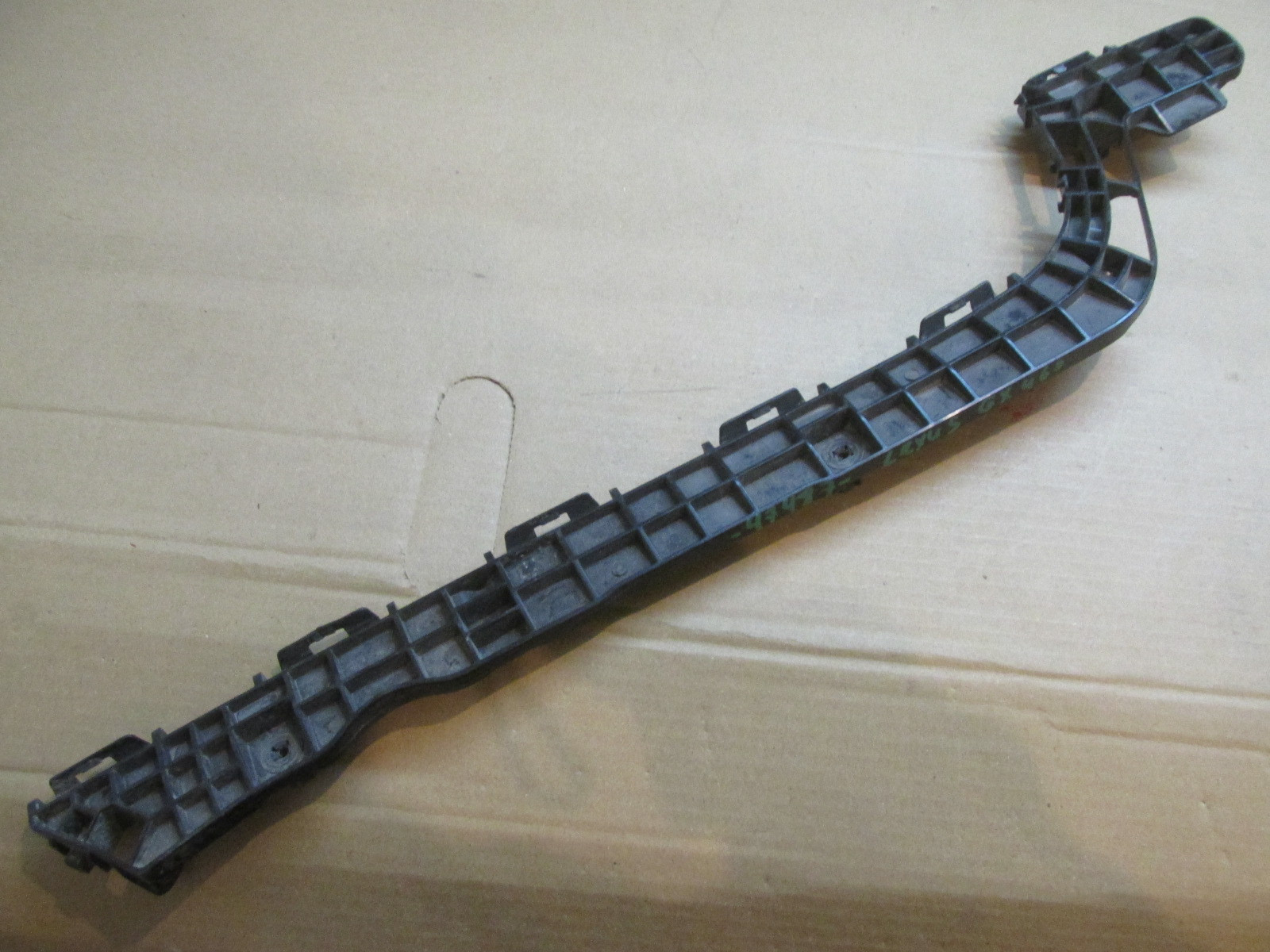 Направляющая заднего бампера Lexus GX 460 2009>