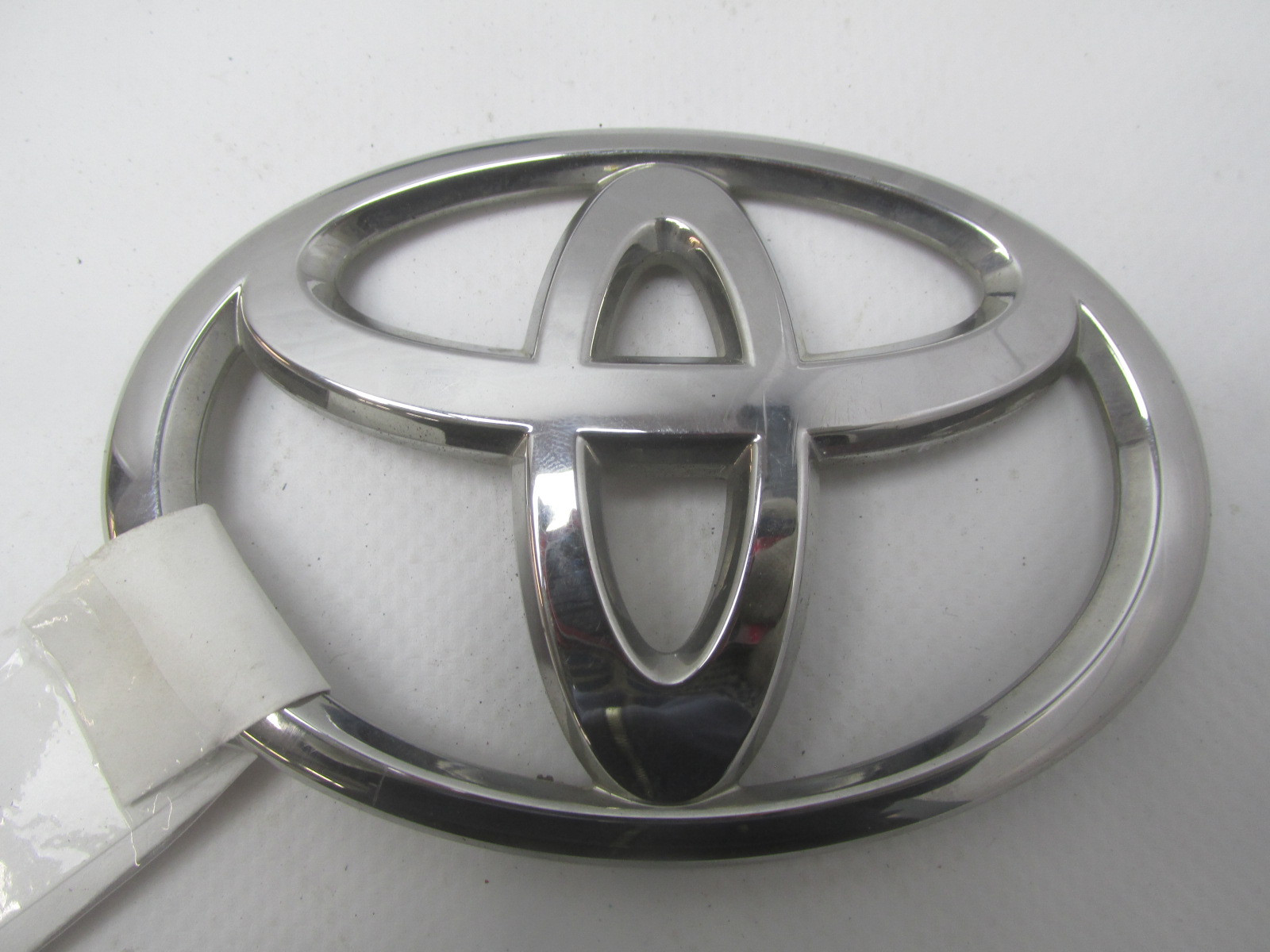 Эмблема Toyota Camry V50 2011-2018