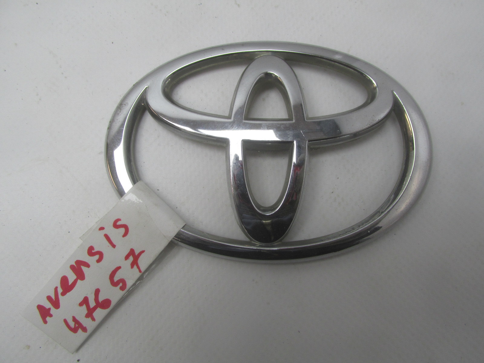 Эмблема Toyota Avensis II 2003-2008