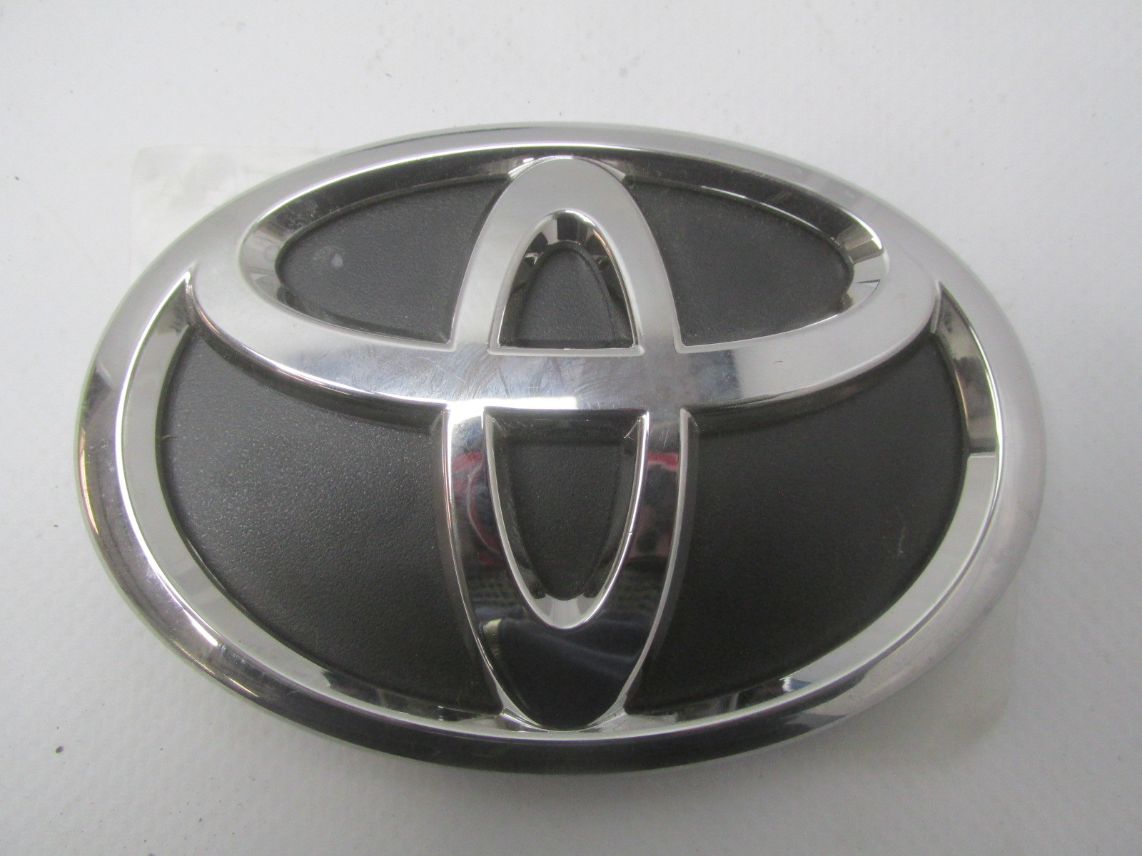 Эмблема Toyota Camry V50 2011-2018