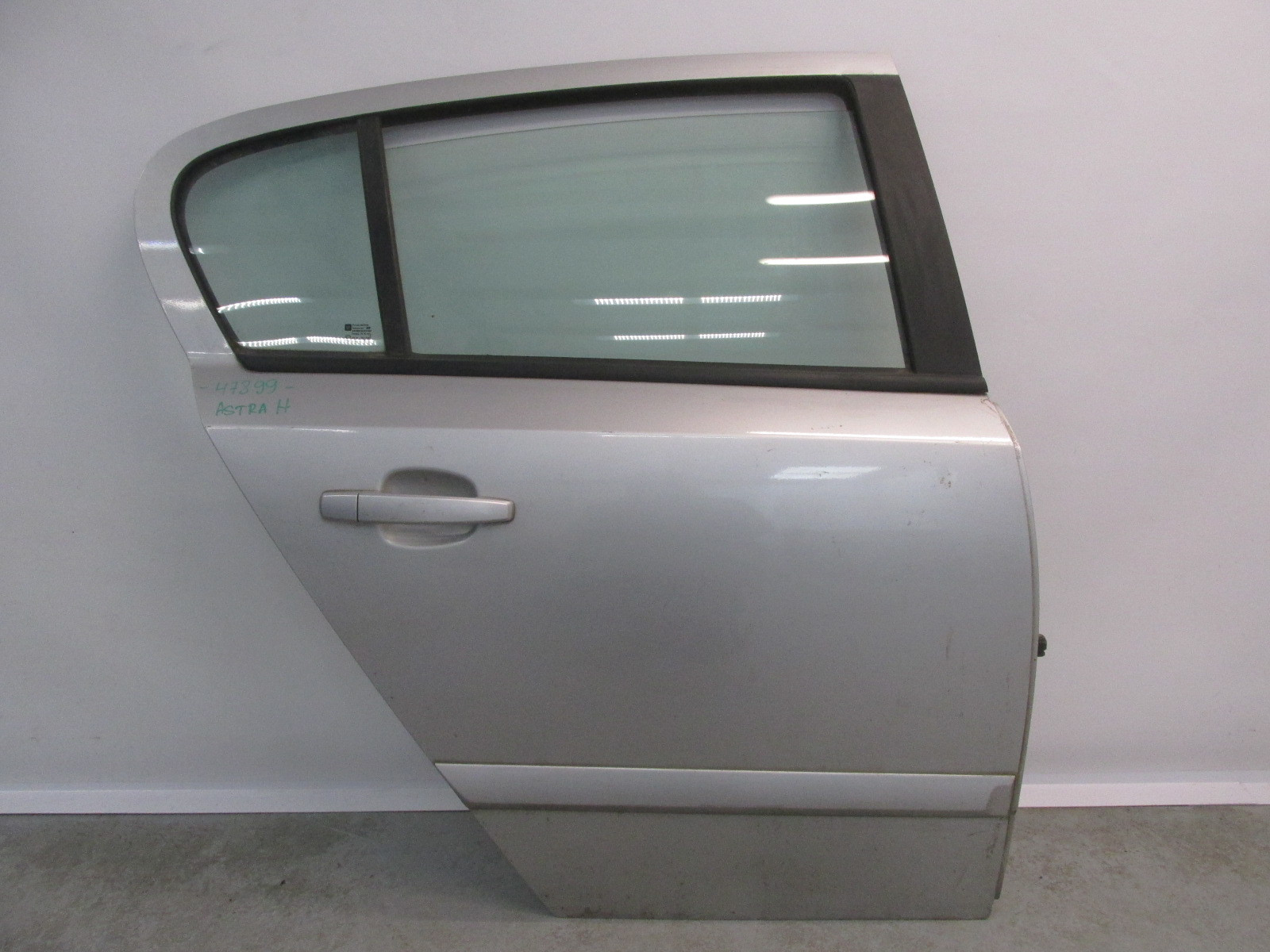 Дверь задняя правая Opel Astra H 2004>