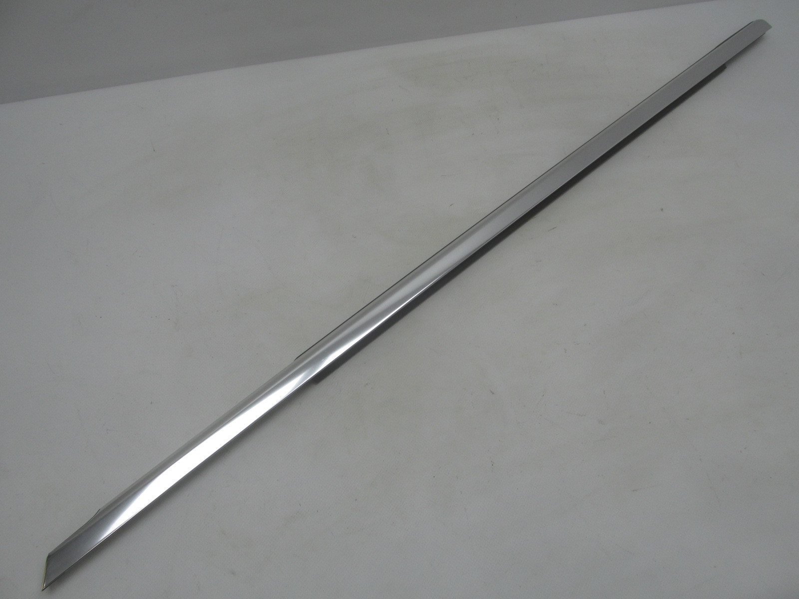 Молдинг двери передней левой Mercedes-Benz E-Klasse W213 2016>