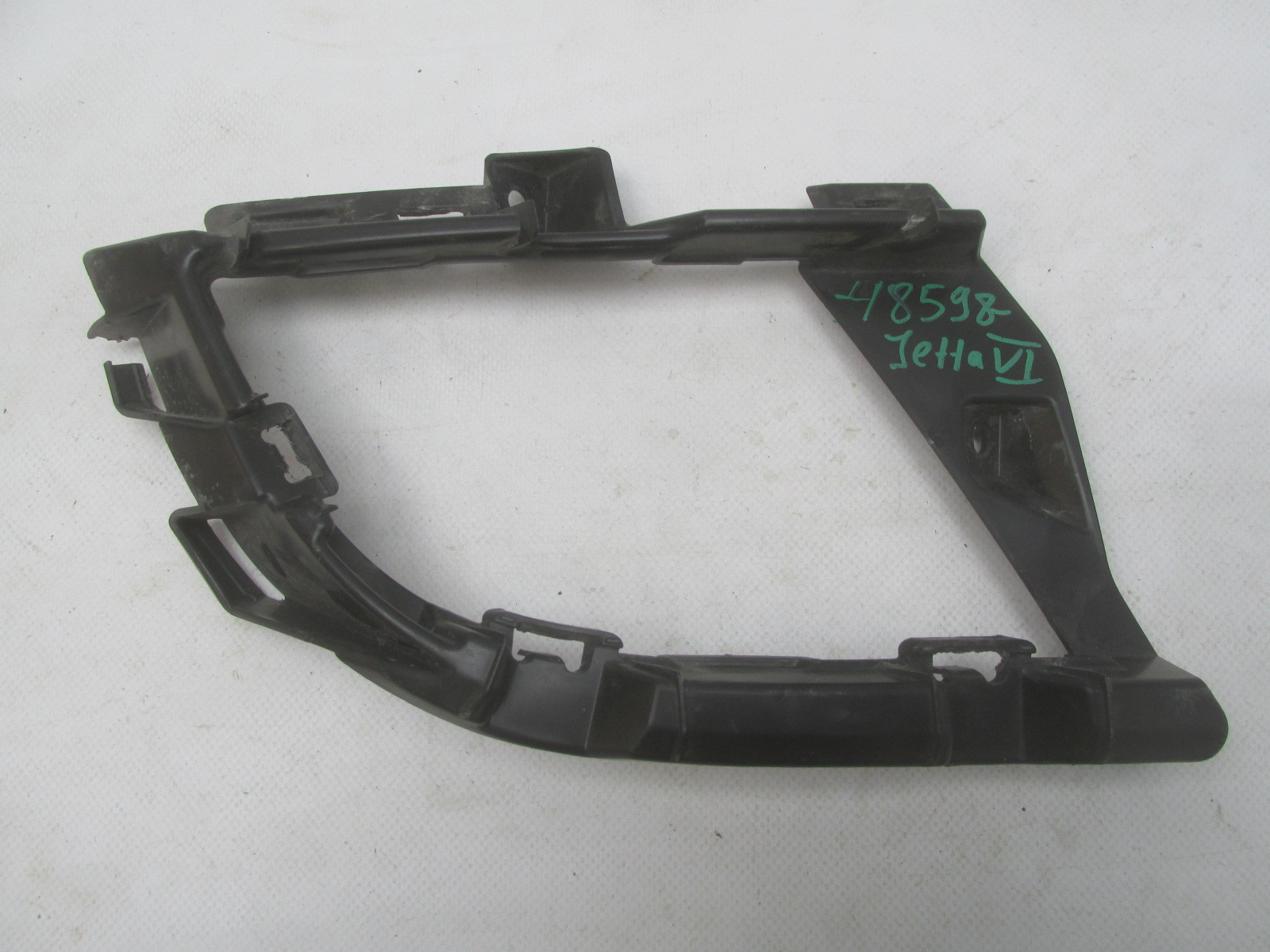 Кронштейн противотуманной фары Volkswagen Jetta 2011>