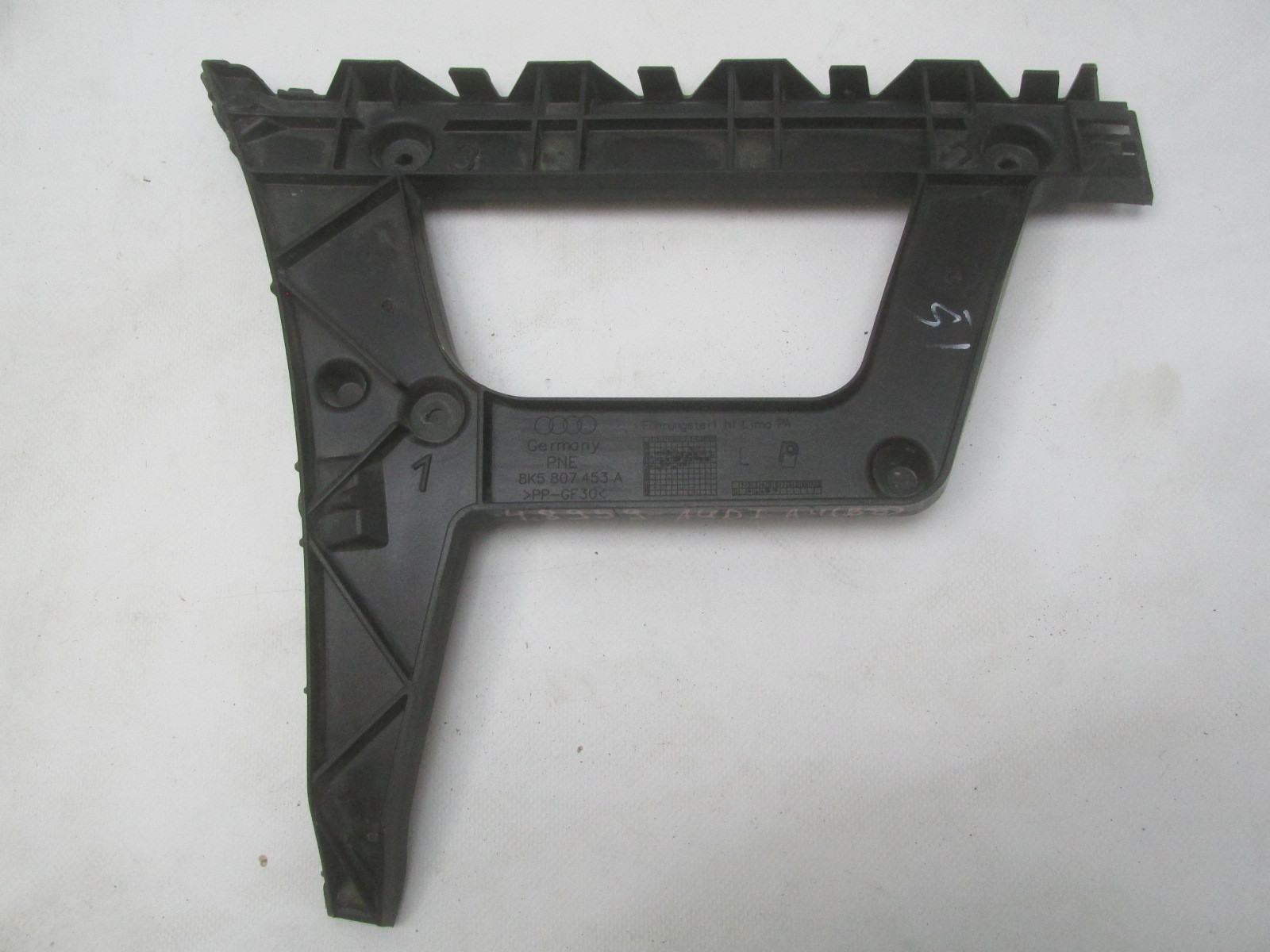 Направляющая заднего бампера Audi A4 [B8] 2007-2015