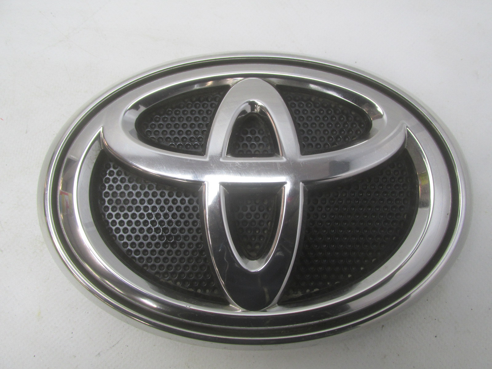 Эмблема Toyota Hilux 2015>