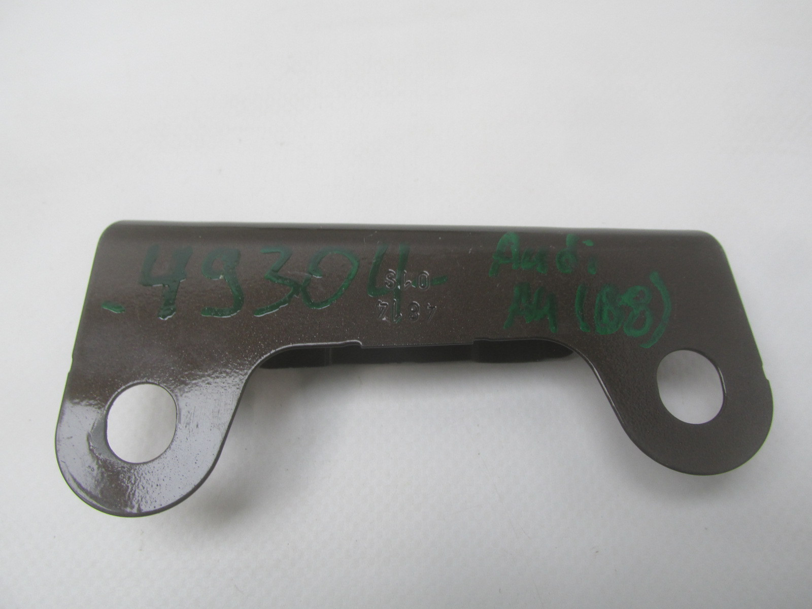 Кронштейн крепления правого крыл Audi A4 [B8] 2007-2015