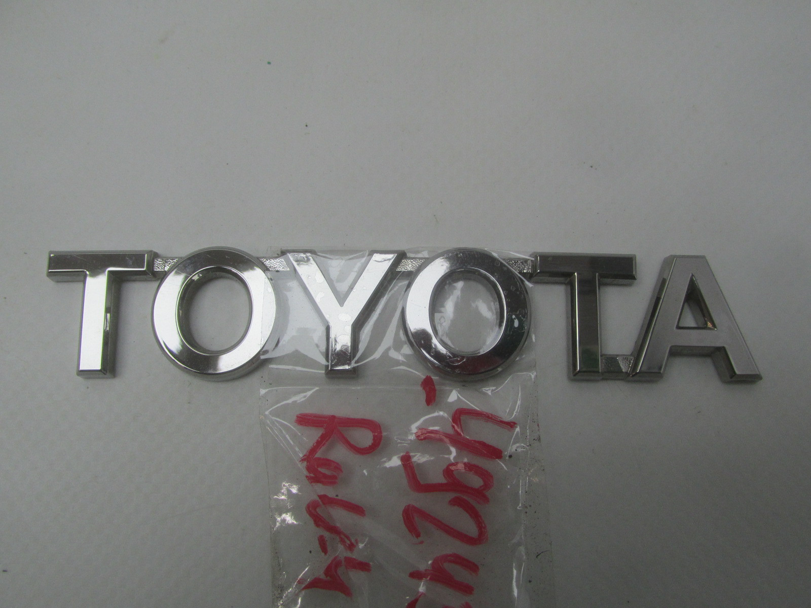 Эмблема Toyota RAV 4 2013-2019