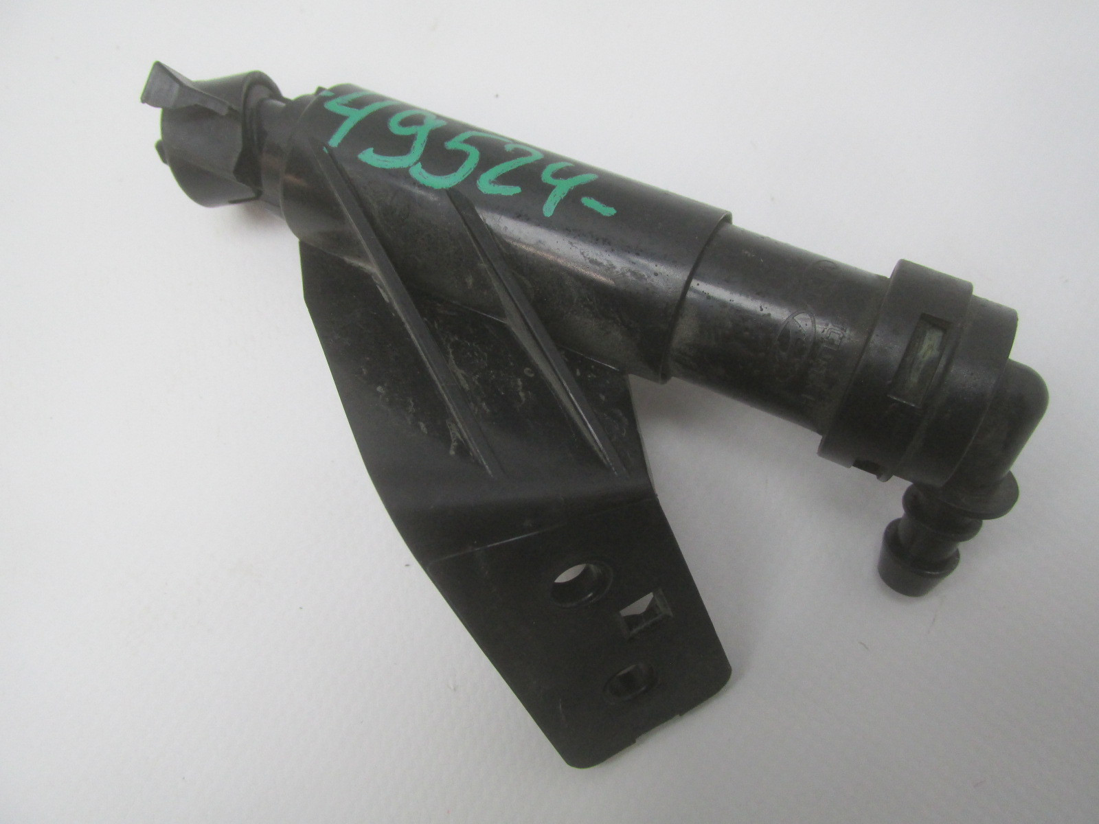 Омыватель фары хендай санта фе. 986712w500. Омыватель фары хендай санта фе. Форсунка омывателя santa fe 3. Форсунка омывателя лобового стекла санта фе 3.