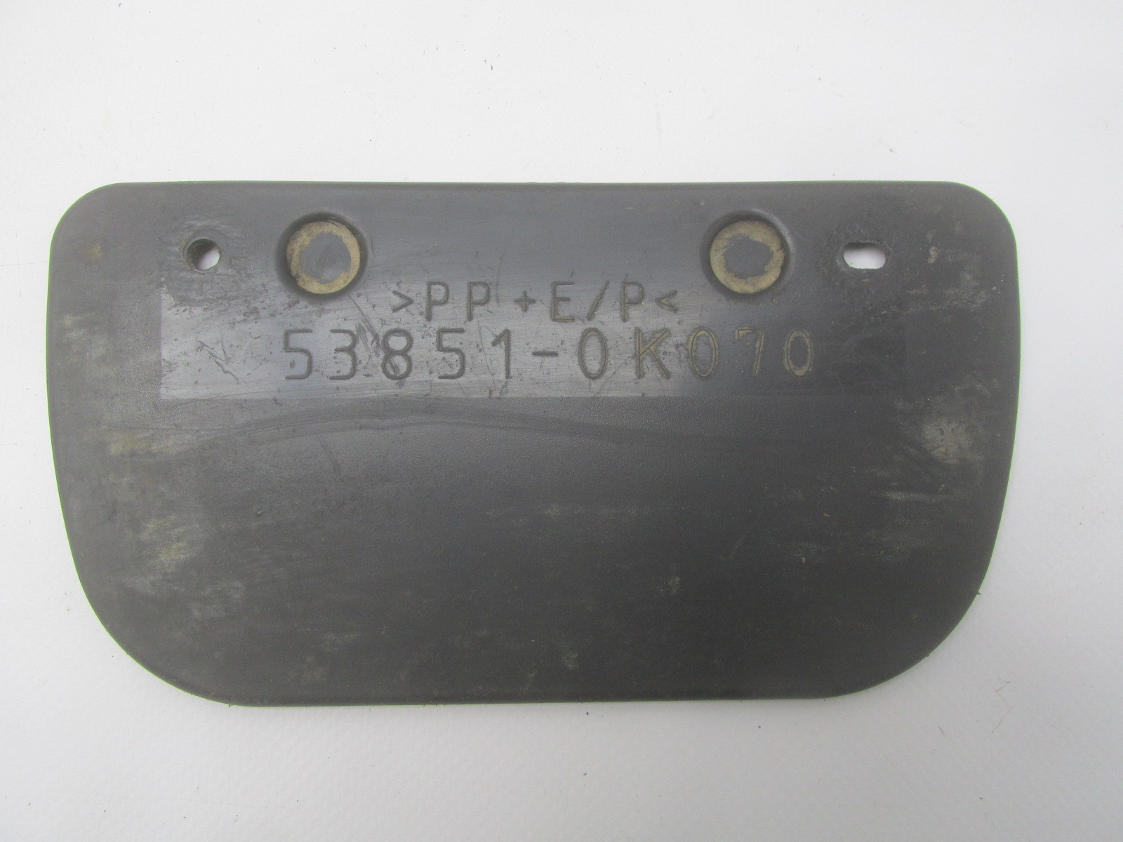 Брызговик передний левый Toyota Hilux 2005-2015